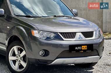 Позашляховик / Кросовер Mitsubishi Outlander XL 2008 в 