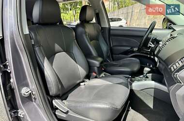 Позашляховик / Кросовер Mitsubishi Outlander XL 2008 в 