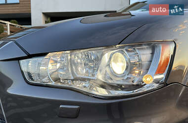 Внедорожник / Кроссовер Mitsubishi Outlander XL 2011 в 