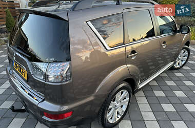 Внедорожник / Кроссовер Mitsubishi Outlander XL 2011 в 