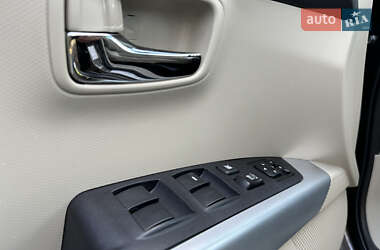 Внедорожник / Кроссовер Mitsubishi Outlander XL 2011 в 