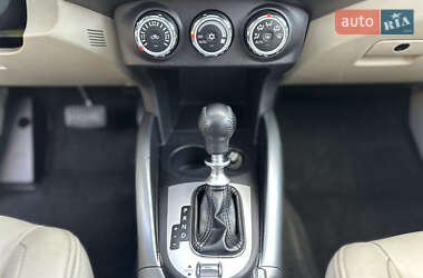 Внедорожник / Кроссовер Mitsubishi Outlander XL 2011 в 