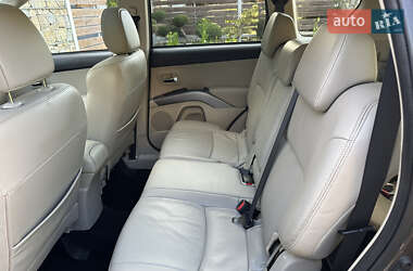Внедорожник / Кроссовер Mitsubishi Outlander XL 2011 в 