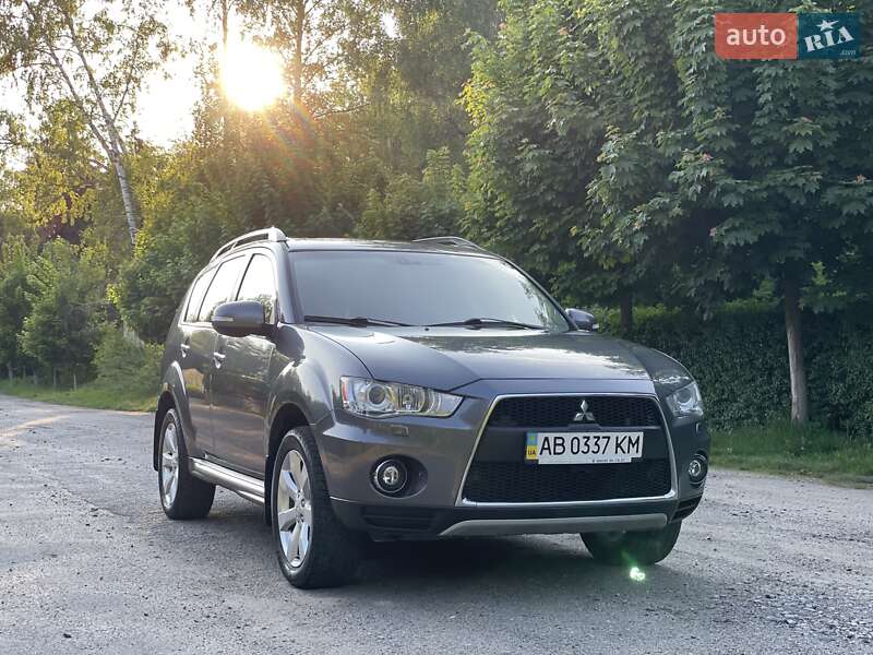 Внедорожник / Кроссовер Mitsubishi Outlander XL 2011 в Виннице