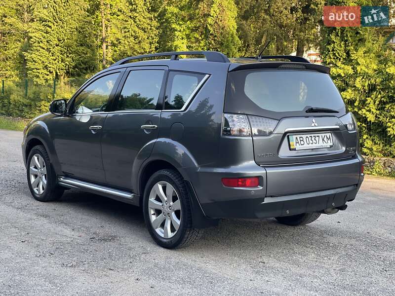 Внедорожник / Кроссовер Mitsubishi Outlander XL 2011 в Виннице