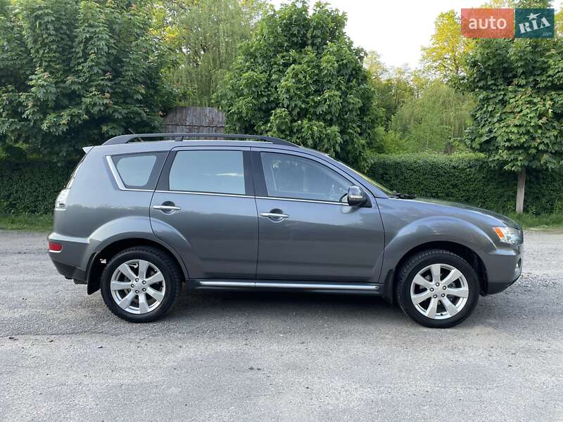 Внедорожник / Кроссовер Mitsubishi Outlander XL 2011 в Виннице