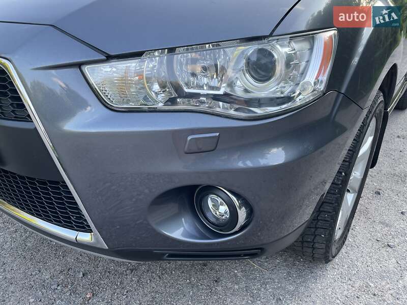 Внедорожник / Кроссовер Mitsubishi Outlander XL 2011 в Виннице