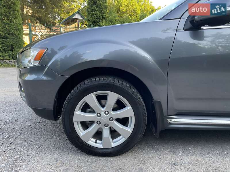 Внедорожник / Кроссовер Mitsubishi Outlander XL 2011 в Виннице