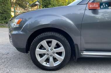 Внедорожник / Кроссовер Mitsubishi Outlander XL 2011 в 