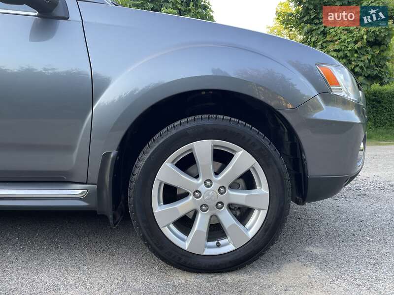 Внедорожник / Кроссовер Mitsubishi Outlander XL 2011 в Виннице
