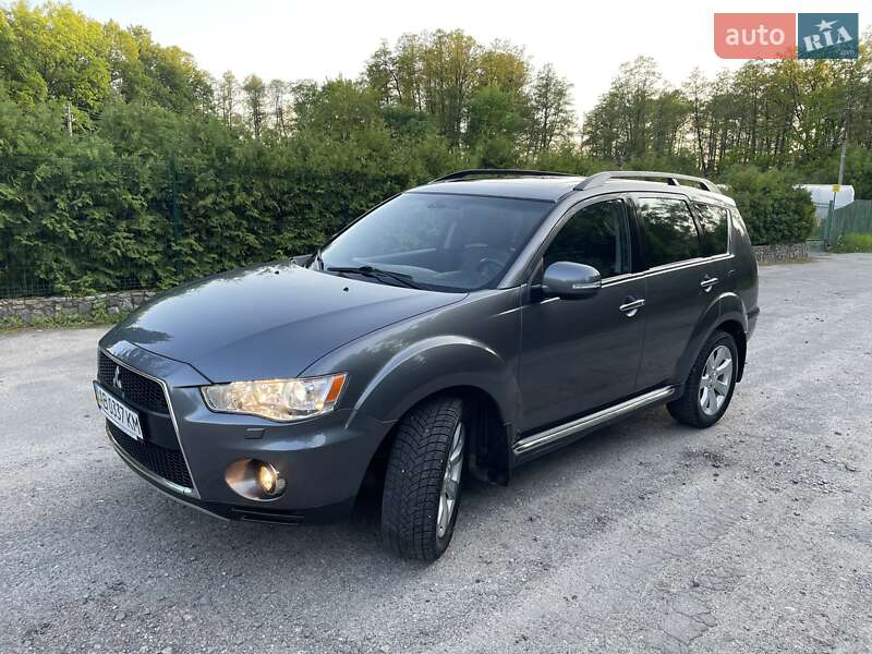 Внедорожник / Кроссовер Mitsubishi Outlander XL 2011 в Виннице