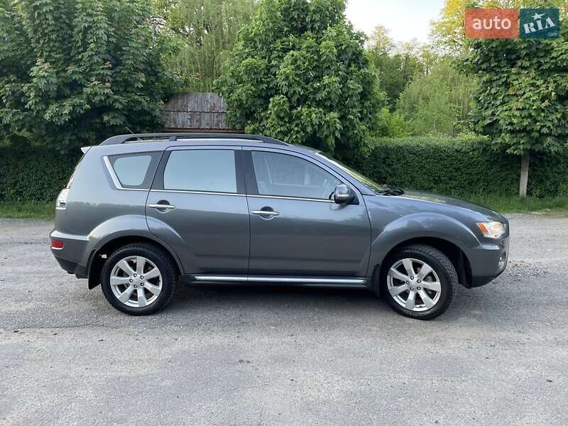 Внедорожник / Кроссовер Mitsubishi Outlander XL 2011 в Виннице