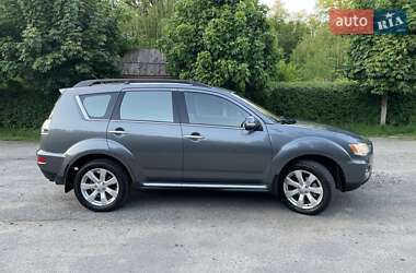 Внедорожник / Кроссовер Mitsubishi Outlander XL 2011 в 