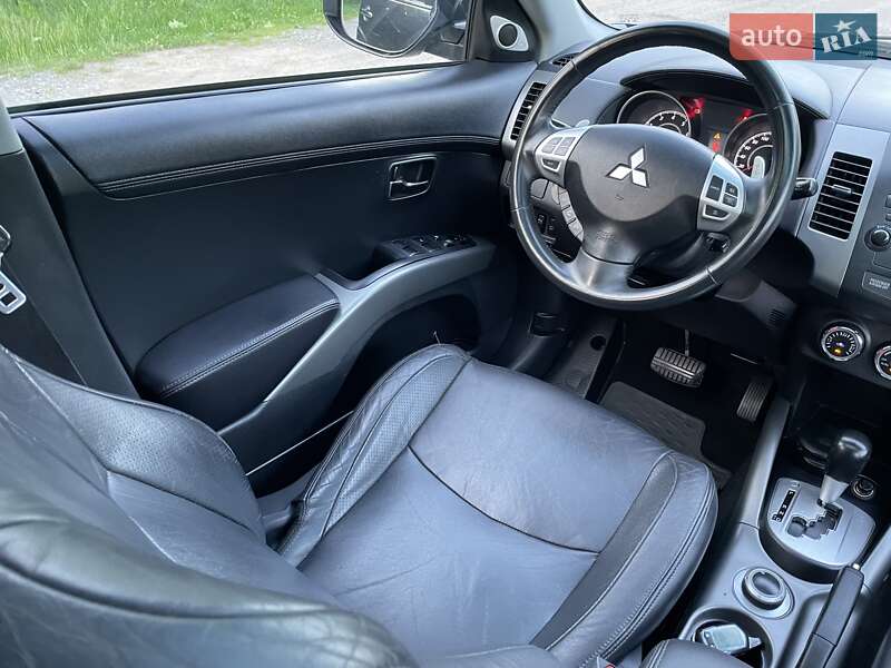Внедорожник / Кроссовер Mitsubishi Outlander XL 2011 в Виннице