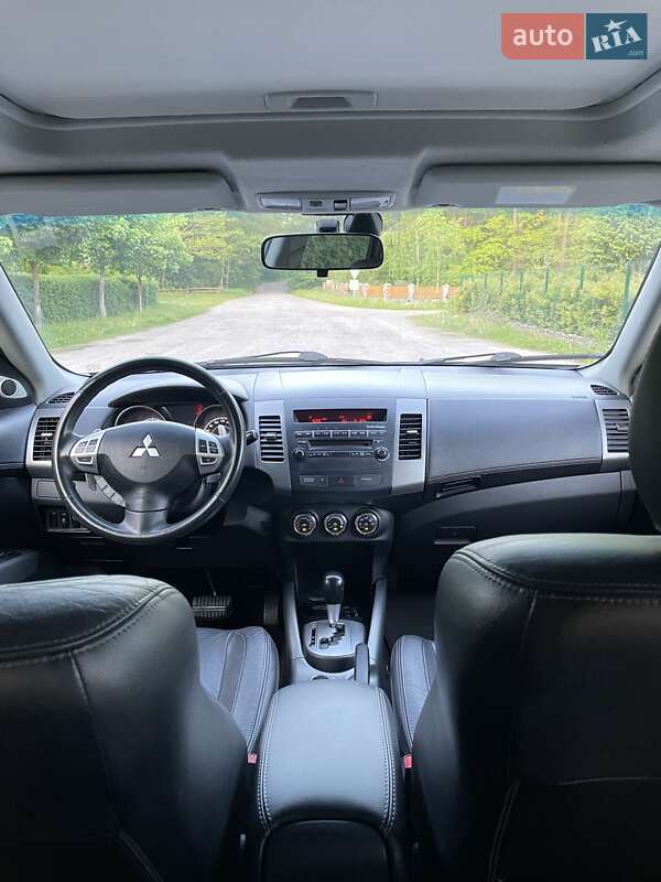 Внедорожник / Кроссовер Mitsubishi Outlander XL 2011 в Виннице