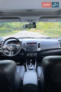 Внедорожник / Кроссовер Mitsubishi Outlander XL 2011 в 