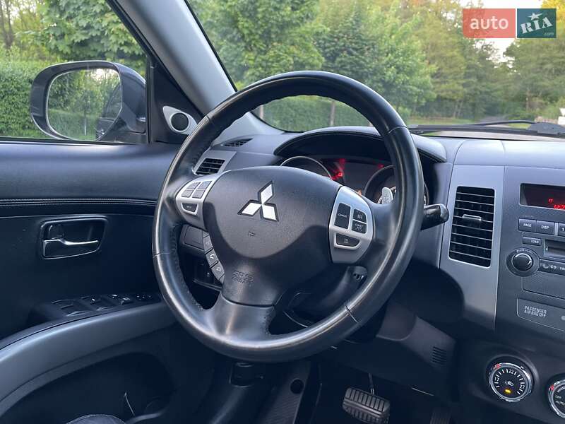 Внедорожник / Кроссовер Mitsubishi Outlander XL 2011 в Виннице
