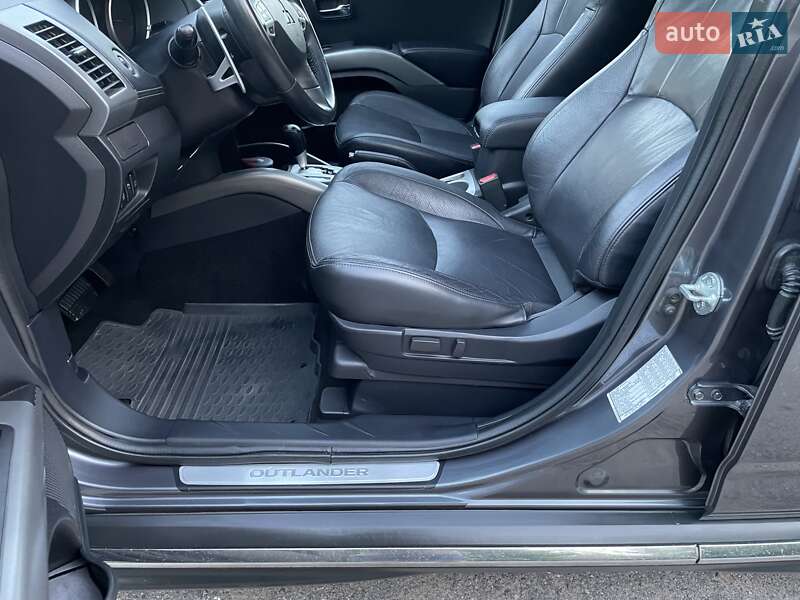 Внедорожник / Кроссовер Mitsubishi Outlander XL 2011 в Виннице