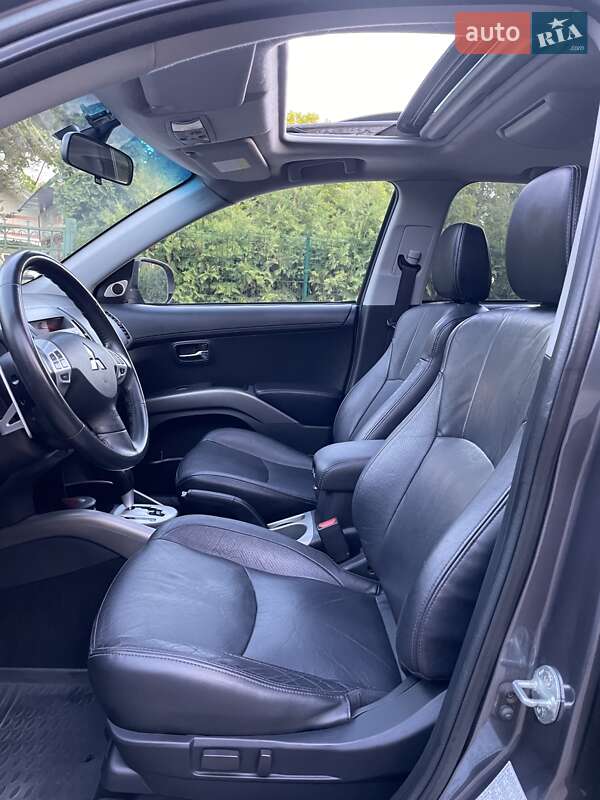 Внедорожник / Кроссовер Mitsubishi Outlander XL 2011 в Виннице