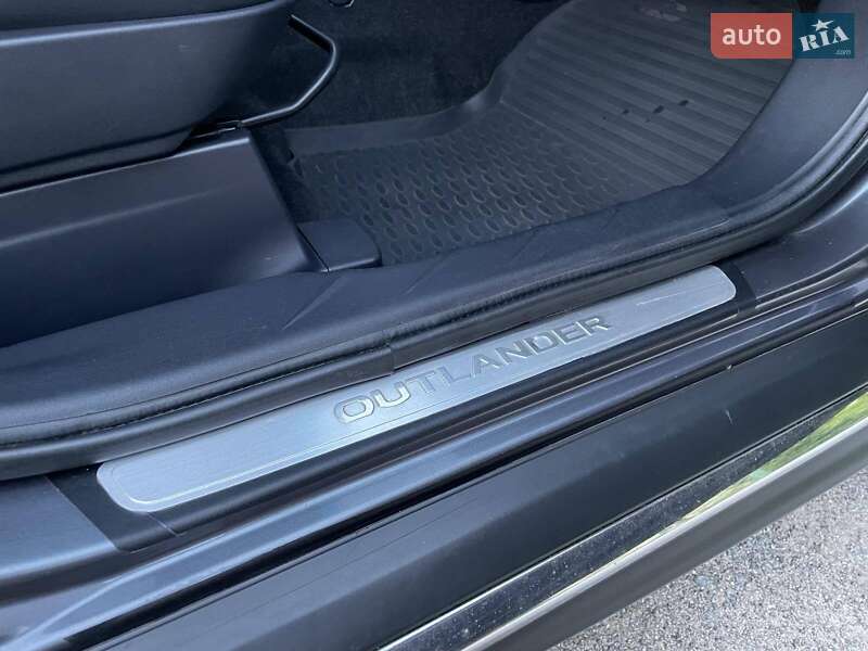 Внедорожник / Кроссовер Mitsubishi Outlander XL 2011 в Виннице