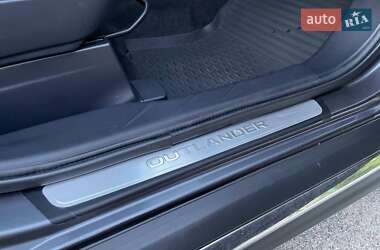 Внедорожник / Кроссовер Mitsubishi Outlander XL 2011 в 