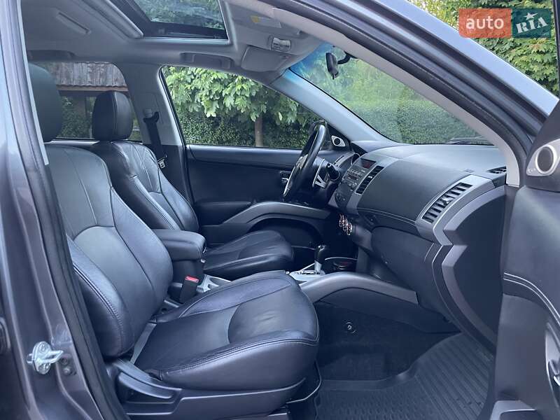 Внедорожник / Кроссовер Mitsubishi Outlander XL 2011 в Виннице