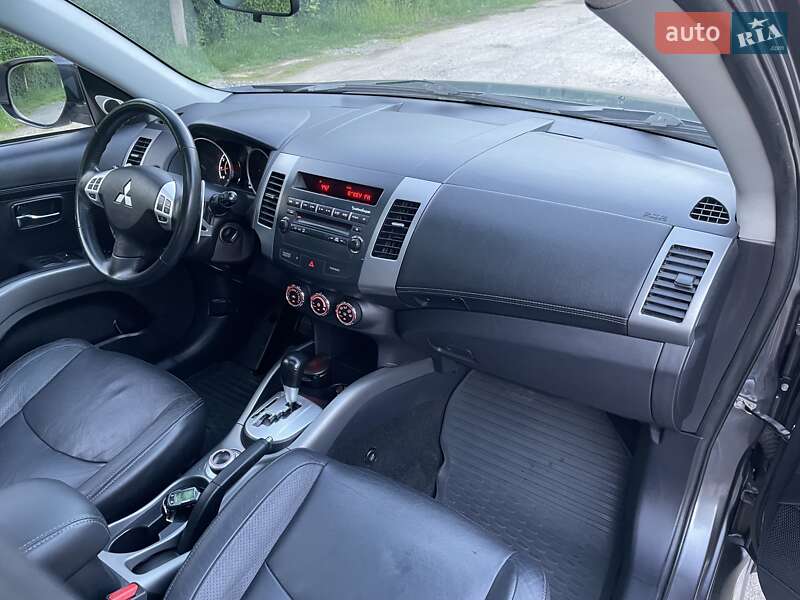 Внедорожник / Кроссовер Mitsubishi Outlander XL 2011 в Виннице