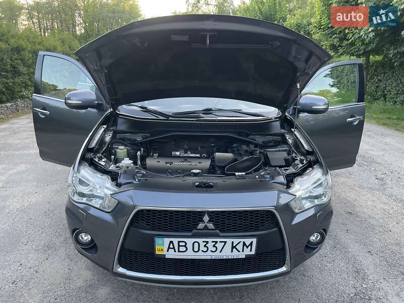 Внедорожник / Кроссовер Mitsubishi Outlander XL 2011 в Виннице