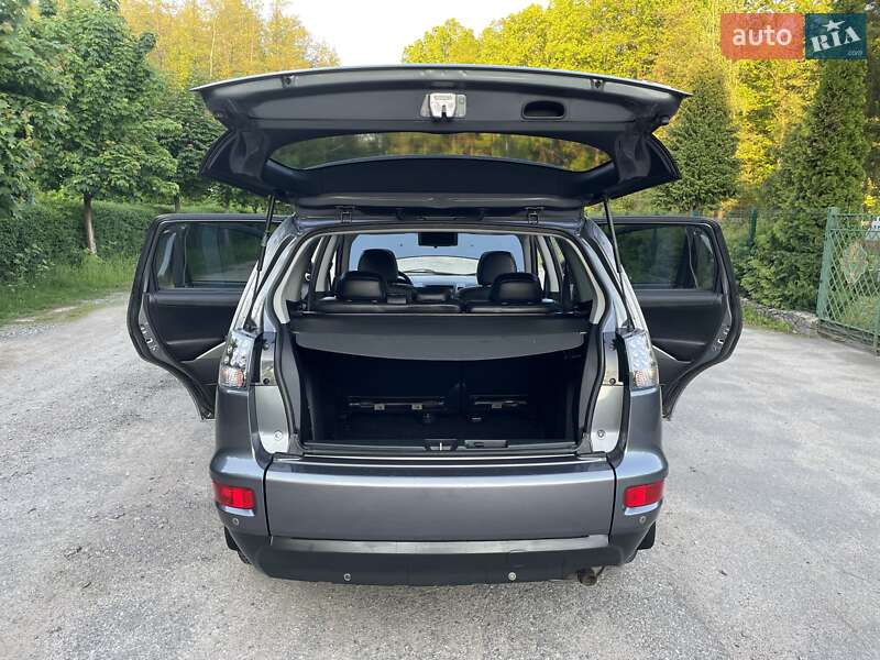 Внедорожник / Кроссовер Mitsubishi Outlander XL 2011 в Виннице