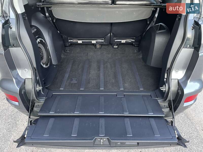 Внедорожник / Кроссовер Mitsubishi Outlander XL 2011 в Виннице