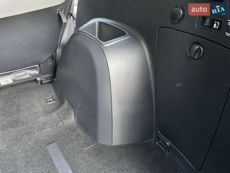 Внедорожник / Кроссовер Mitsubishi Outlander XL 2011 в Виннице