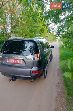 Внедорожник / Кроссовер Mitsubishi Outlander XL 2010 в 