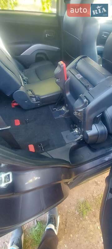 Позашляховик / Кросовер Mitsubishi Outlander XL 2010 в Білгороді-Дністровському