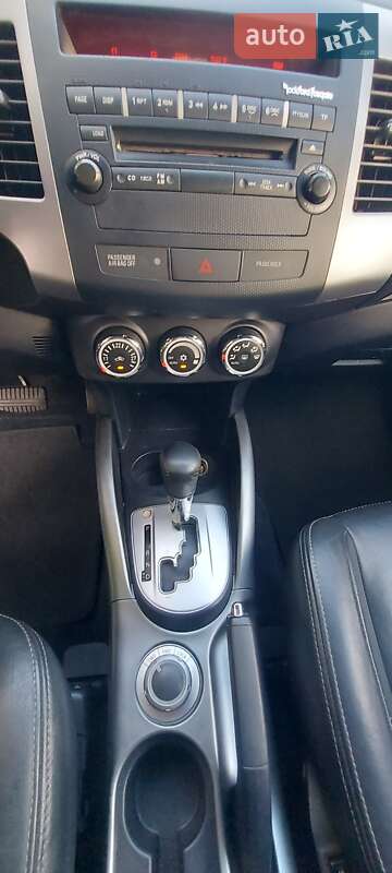 Позашляховик / Кросовер Mitsubishi Outlander XL 2010 в Білгороді-Дністровському