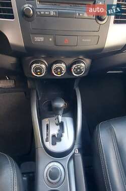 Внедорожник / Кроссовер Mitsubishi Outlander XL 2010 в 