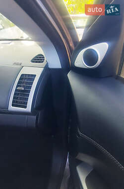 Внедорожник / Кроссовер Mitsubishi Outlander XL 2010 в 