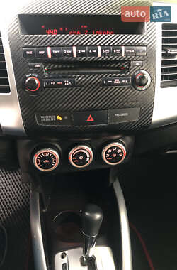 Внедорожник / Кроссовер Mitsubishi Outlander XL 2008 в 