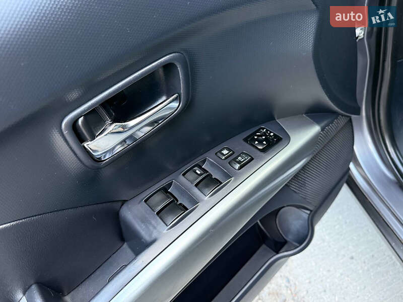 Позашляховик / Кросовер Mitsubishi Outlander XL 2008 в Харкові