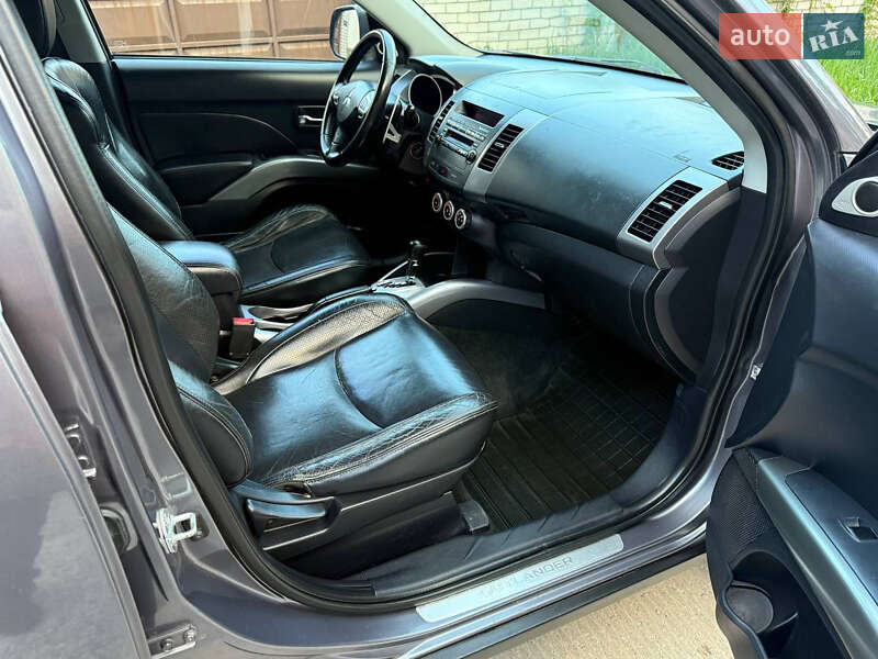 Позашляховик / Кросовер Mitsubishi Outlander XL 2008 в Харкові