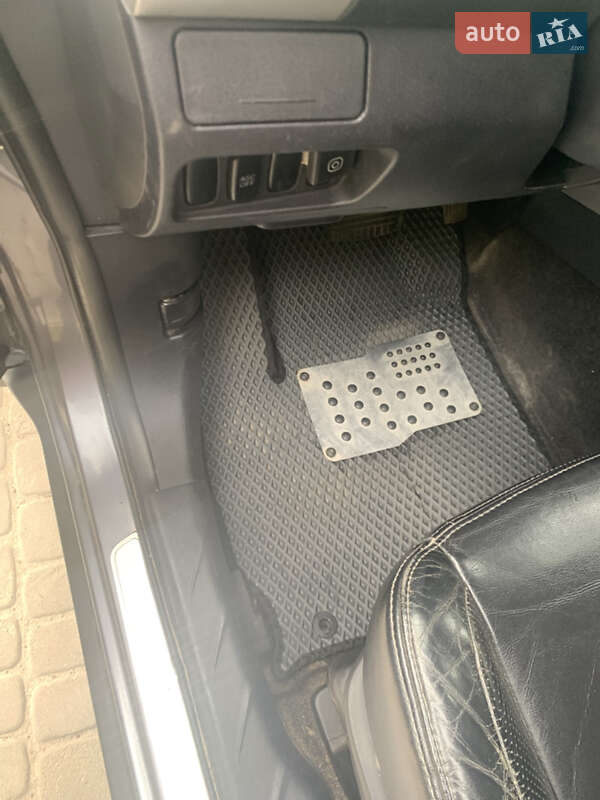 Позашляховик / Кросовер Mitsubishi Outlander XL 2008 в Львові фото 9 Позашляховик / Кросовер Mitsubishi Outlander XL 2008 в Львові