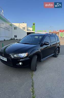 Внедорожник / Кроссовер Mitsubishi Outlander XL 2010 в 