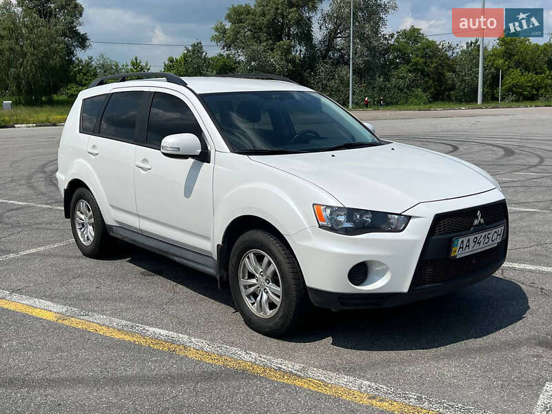 Позашляховик / Кросовер Mitsubishi Outlander XL 2011 в Києві