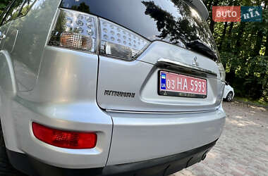 Внедорожник / Кроссовер Mitsubishi Outlander XL 2011 в 
