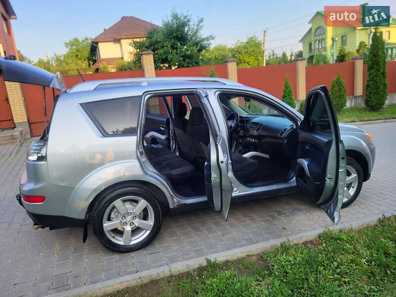 Позашляховик / Кросовер Mitsubishi Outlander XL 2007 в Хмельницькому