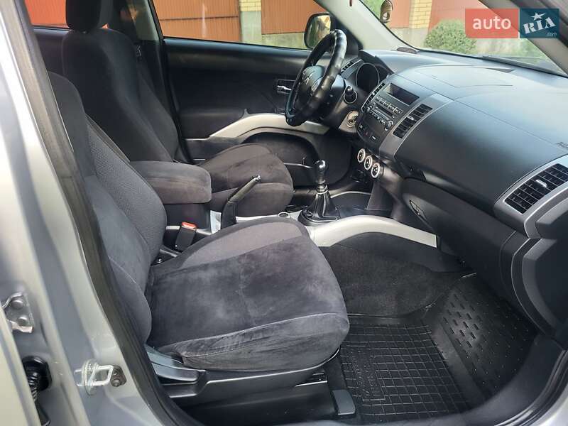 Позашляховик / Кросовер Mitsubishi Outlander XL 2007 в Хмельницькому