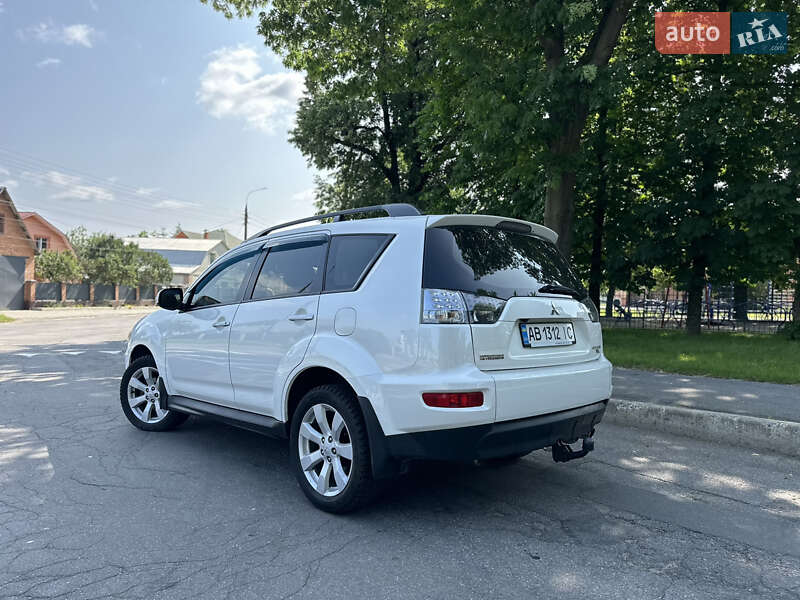 Внедорожник / Кроссовер Mitsubishi Outlander XL 2012 в Виннице