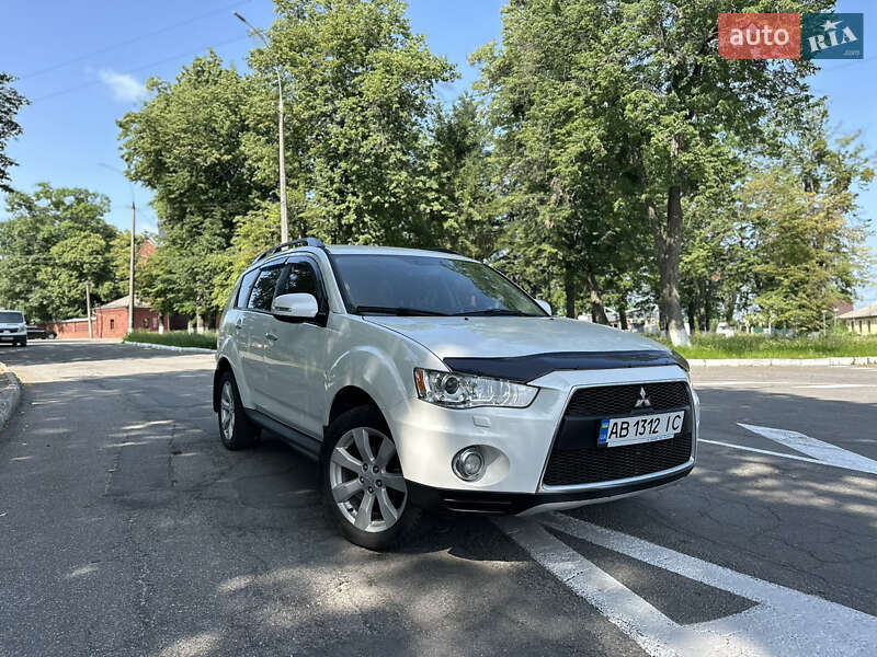 Внедорожник / Кроссовер Mitsubishi Outlander XL 2012 в Виннице