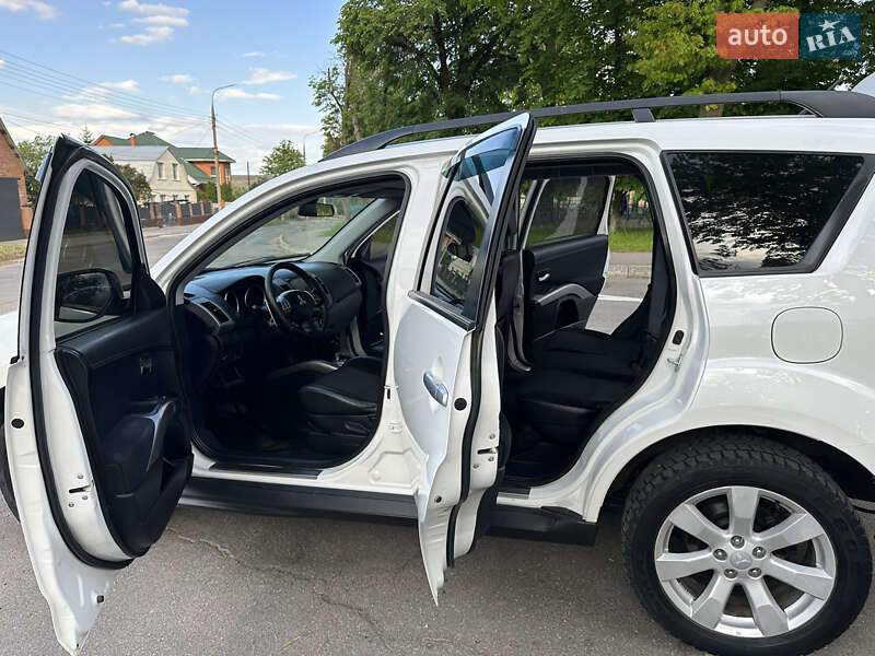 Внедорожник / Кроссовер Mitsubishi Outlander XL 2012 в Виннице