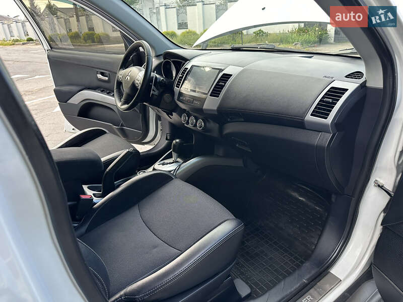 Внедорожник / Кроссовер Mitsubishi Outlander XL 2012 в Виннице