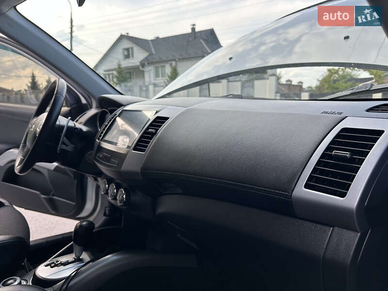Внедорожник / Кроссовер Mitsubishi Outlander XL 2012 в Виннице